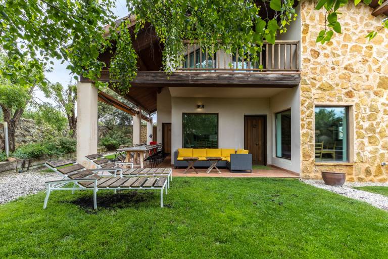 House with private pool, yard & patio | Mountain view — photo 2