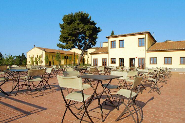 Fully equipped holiday apartment with pool & patio | Pet-friendly — photo 3