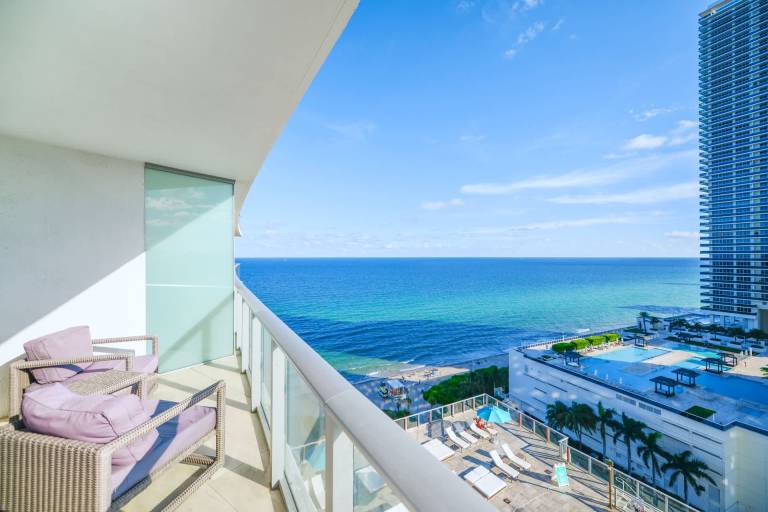 Luxury Oceanfront Condo in Hollywood Beach