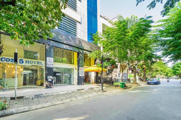 Bright & Cozy Twin Stay Moments from SECC