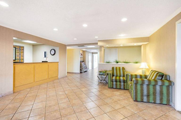 La Quinta Inn & Suites by Wyndham El Paso East — photo 4