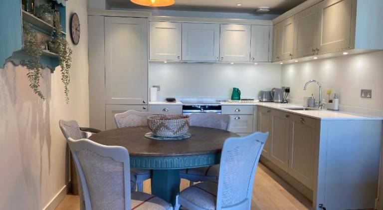 Holiday apartment with patio | Close to Roman Baths | Good for workation — photo 5