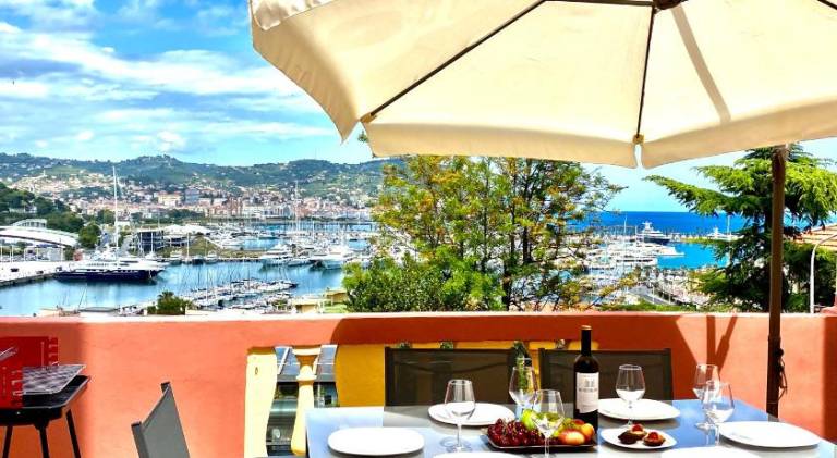 Beautiful apartment with terrace & private pool | Next to the beach | Good for workation | Pet-friendly in Imperia