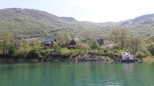 Prenočišče z zajtrkom  Tjentište