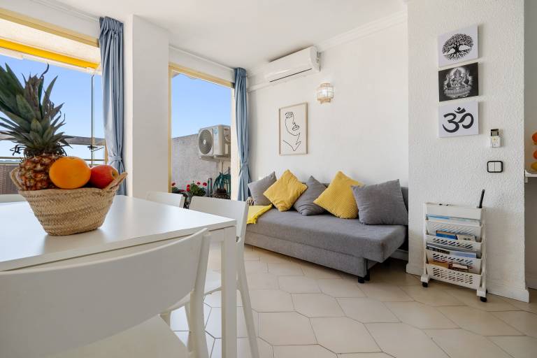 'Salou Beach' Apartment with Sea View, Wi-Fi and Air Conditioning — photo 2