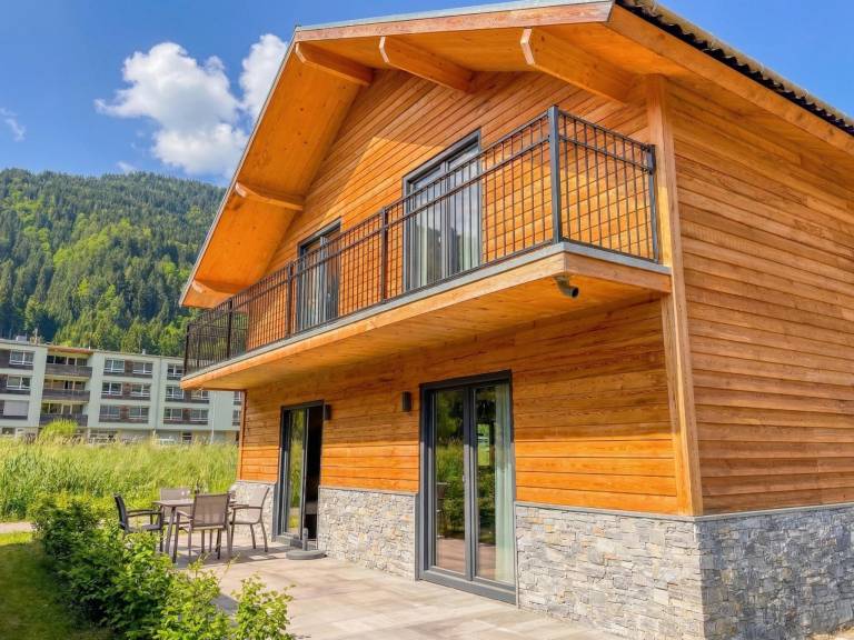 Alpine luxury chalet with sauna with lake view in Villach