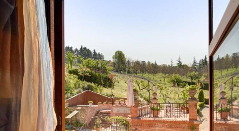 Farm with garden & terrace — photo 2