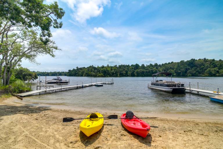 Plymouth Getaway w/ Private Lake Beach + Kayaks! — photo 2