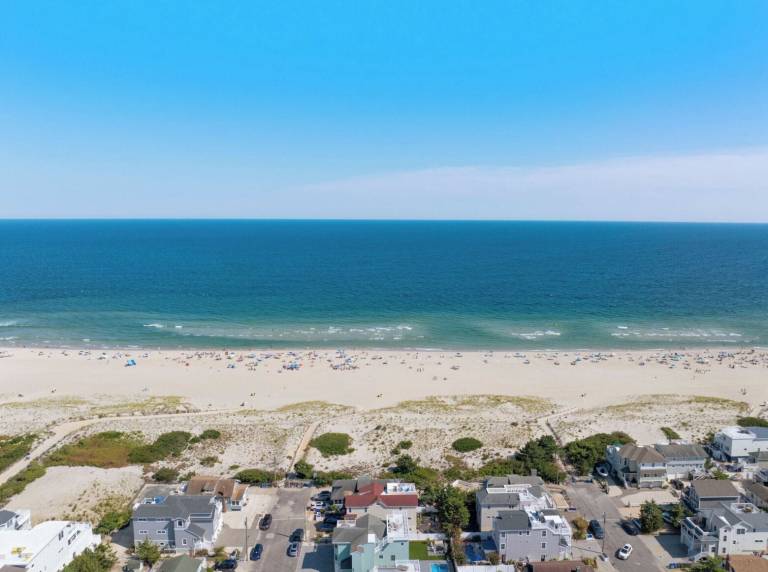 House  Surf City