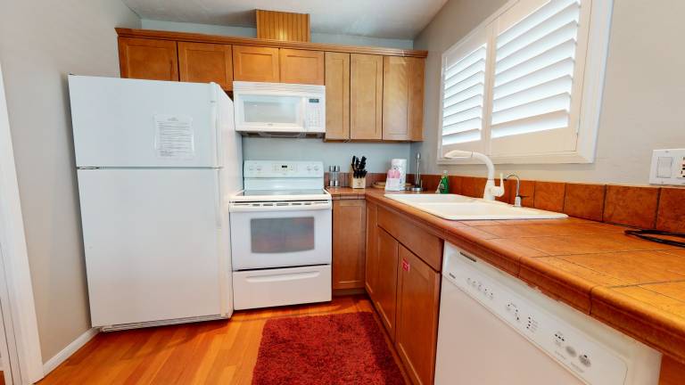 Fully equipped condo with jacuzzi, sauna & pool | Pets are welcome — photo 3