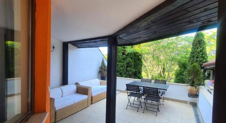 Villa with yard, pool & patio — photo 5