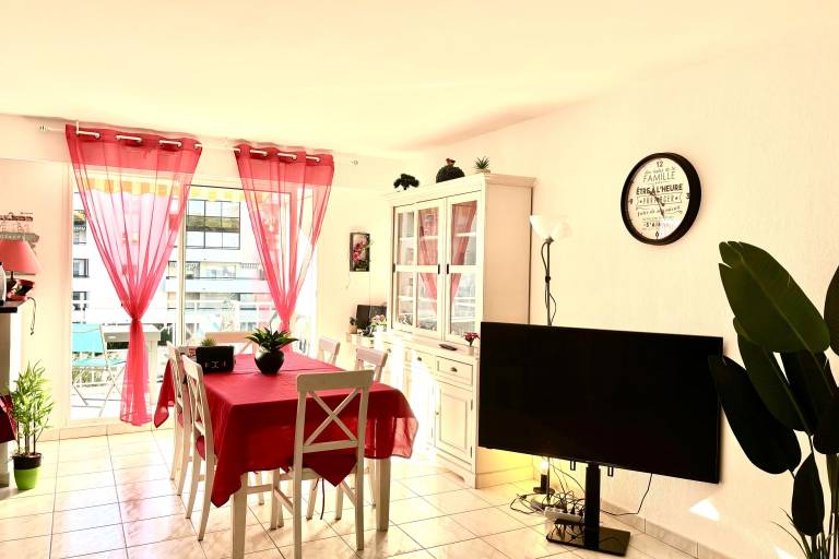 Apartment with garden & pool — photo 4