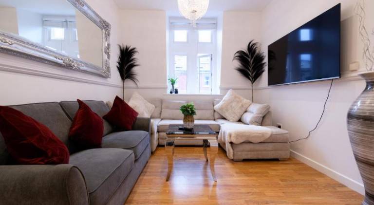 Apartment | Near The Beatles Story — photo 2
