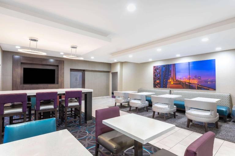 La Quinta Inn & Suites by Wyndham Hopkinsville — photo 3