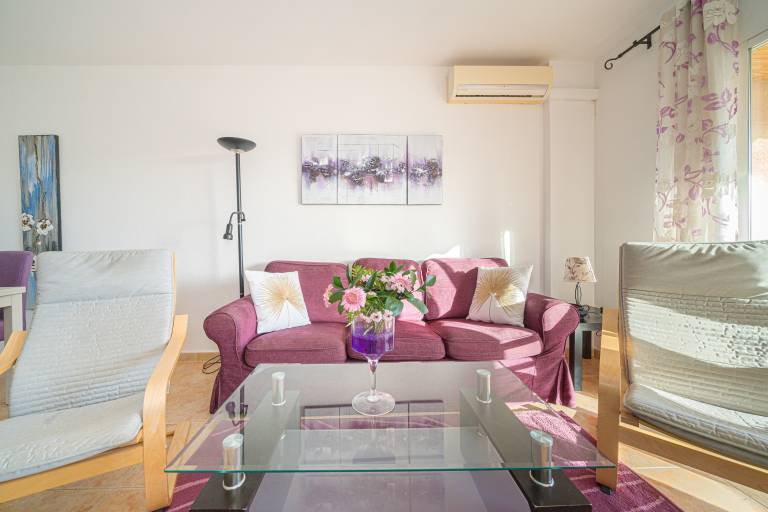 Fully equipped beautiful holiday apartment with pool, garden & fast internet | Mountain view | Dogs allowed — photo 5