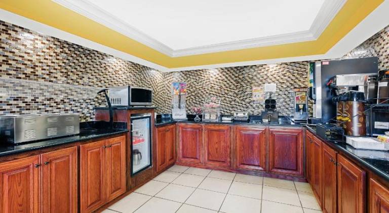 Super 8 By Wyndham Byron/South Macon — photo 3