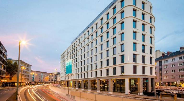 Motel One Frankfurt-Romer — photo 4