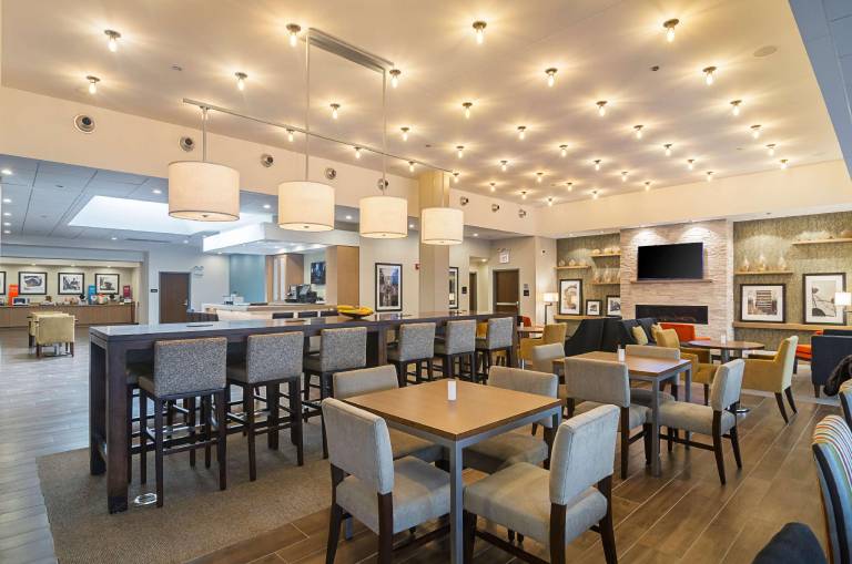 Hampton Inn Chicago North/Loyola Station — photo 3