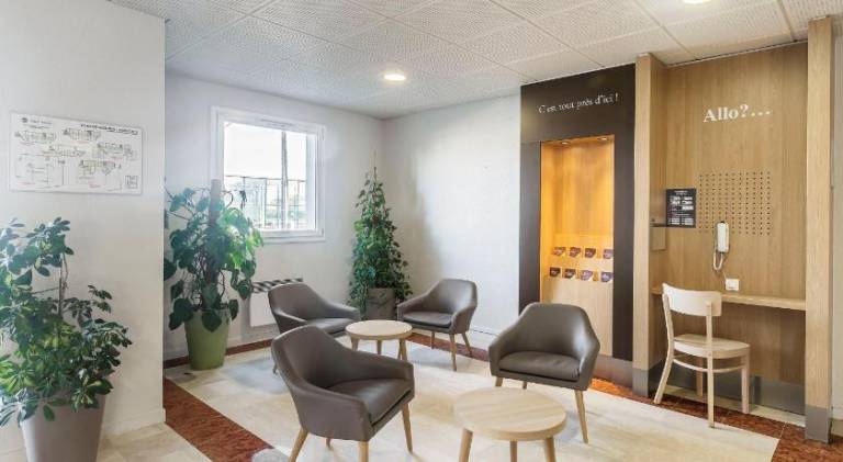 B&B HOTEL Lyon Grand Stade Meyzieu — photo 4