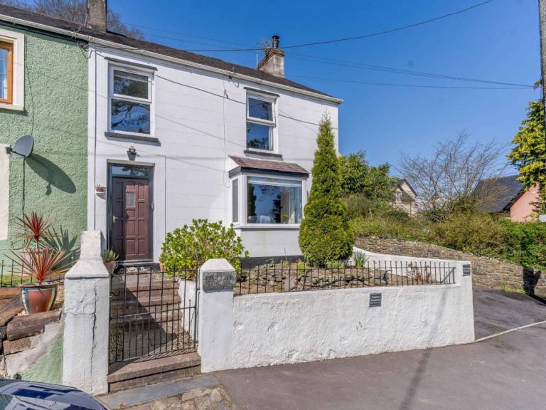 Fully equipped cottage with yard | Close to the beach | Dogs allowed in Tenby