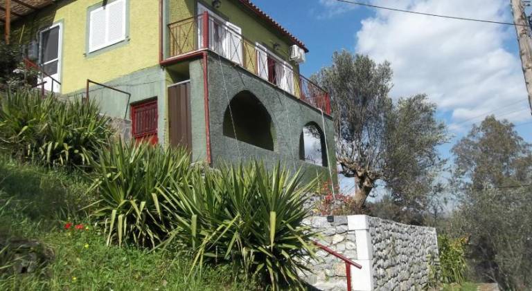 Charming house with terrace & garden | Dogs allowed in East Mani