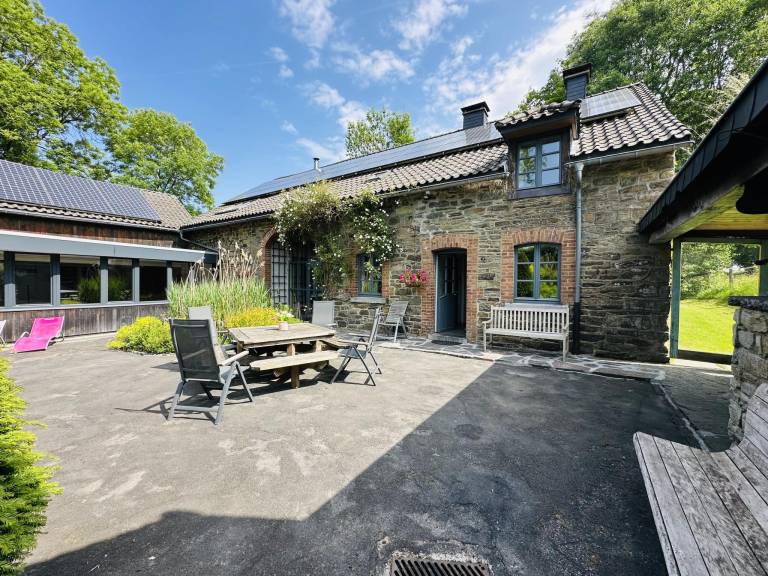 House with private pool, sauna & patio — photo 3