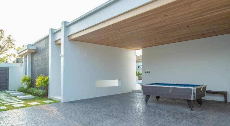 Villa with hot tub & pool — photo 4