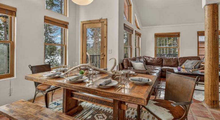 Vacation home with hot tub & barbeque — photo 4