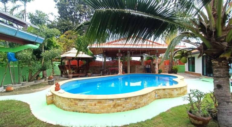 Vacation home with BBQ, private pool & patio — photo 5