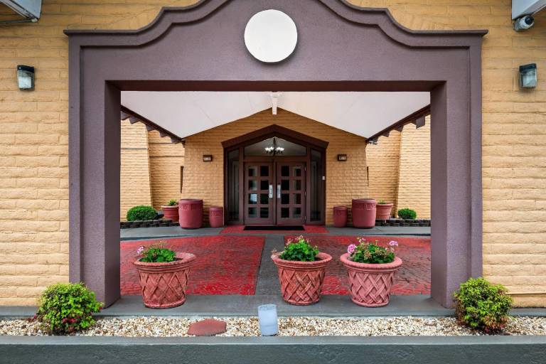 Days Inn by Wyndham Birmingham/West — photo 4
