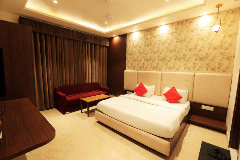 HOTEL CG INN