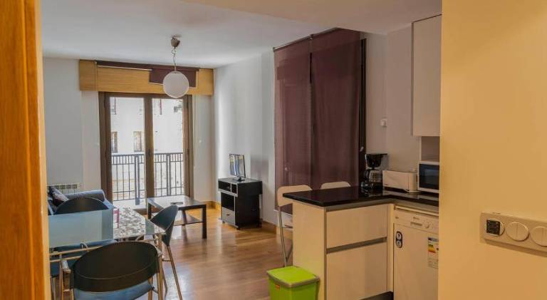 Rental apartment with patio — photo 3