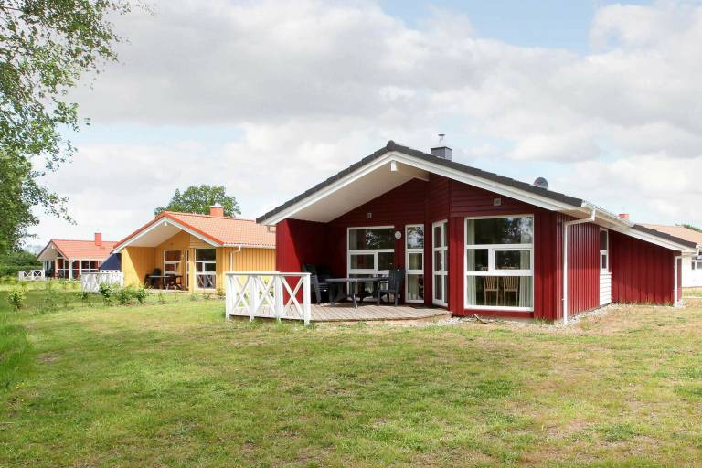Vacation home with sauna, garden & patio — photo 2