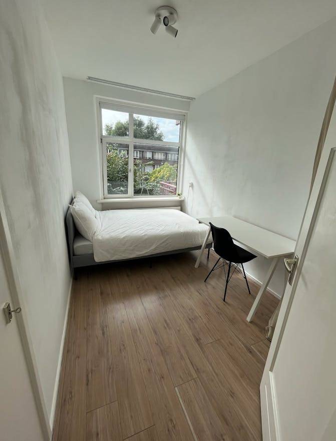 76 M² Private Room ∙ 1 Bedroom ∙ 1 Guest - Rotterdam