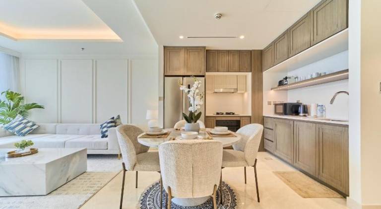 Elegant Beachfront 2BR at Palace Beach Residence — photo 3