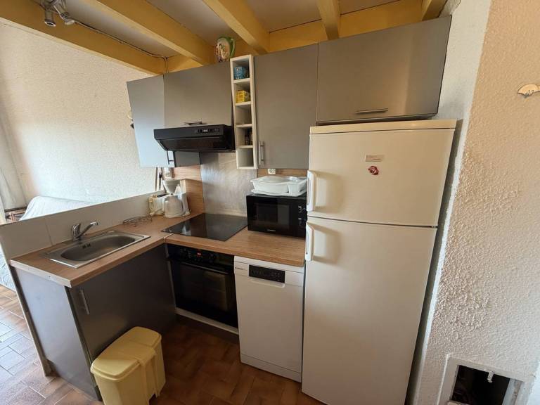 Cozy 2-Room Mezzanine Apt with Pool, Terrace & Parking, 300m from Beach - Sleeps 6, Argelès-sur-Mer — photo 2