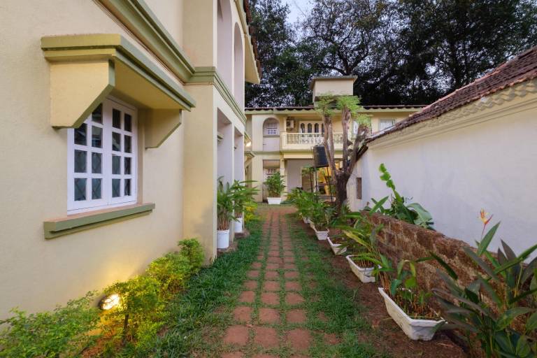 Serviced apartment with yard, pool & patio | Close to the beach | Pets are welcome — photo 3