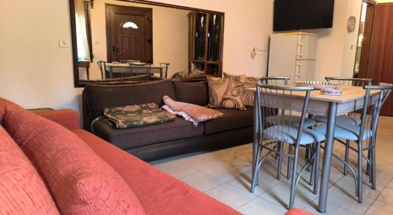 Vacation home with garden, barbecue & patio — photo 2