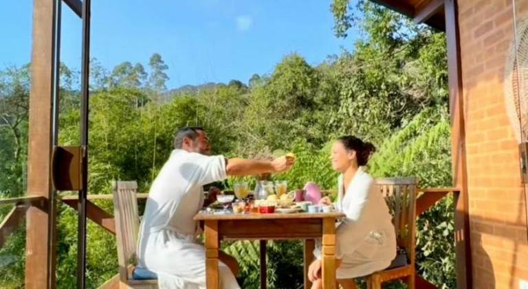 Lodge with patio, jacuzzi & garden | Pets allowed — photo 3