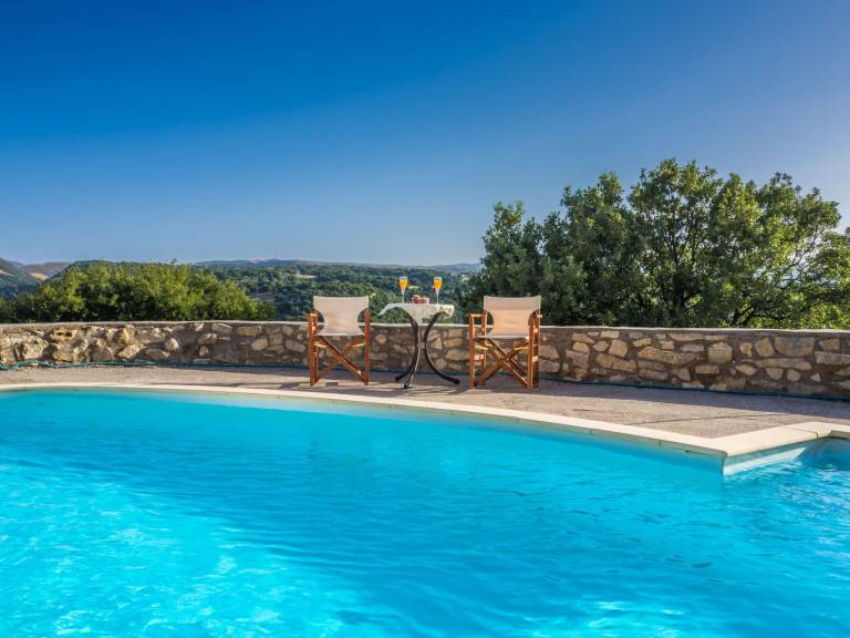 Vacation home with BBQ, private pool & garden | Mountain view in Rethymno