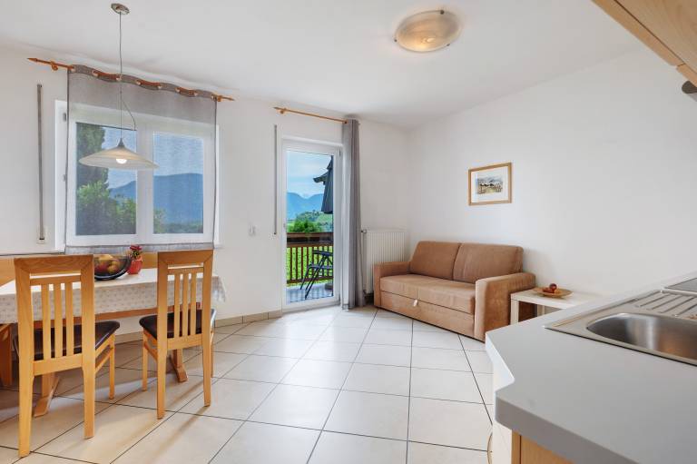 Holiday apartment with patio, yard & barbeque | Mountain view — photo 3