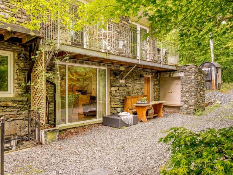Cottage with garden — photo 5