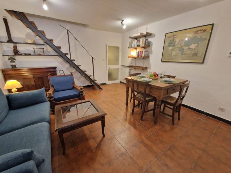 Apartment with garden — photo 3