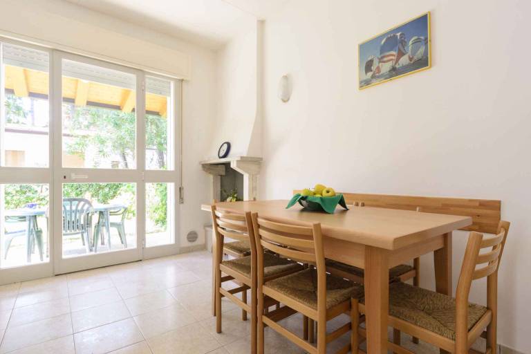 Holiday apartment with terrace — photo 4