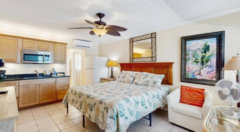 House with 1 room for 2 persons in St. Pete Beach, FL