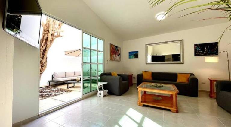 House with pool — photo 5