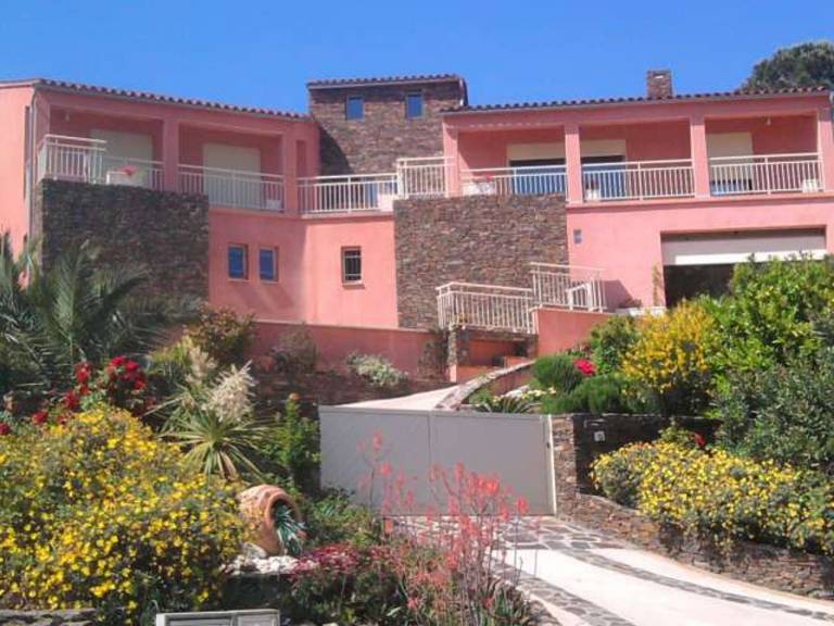 Family-friendly wonderful holiday apartment with terrace & yard | Pool view | Next to the beach | Pets are welcome — photo 2