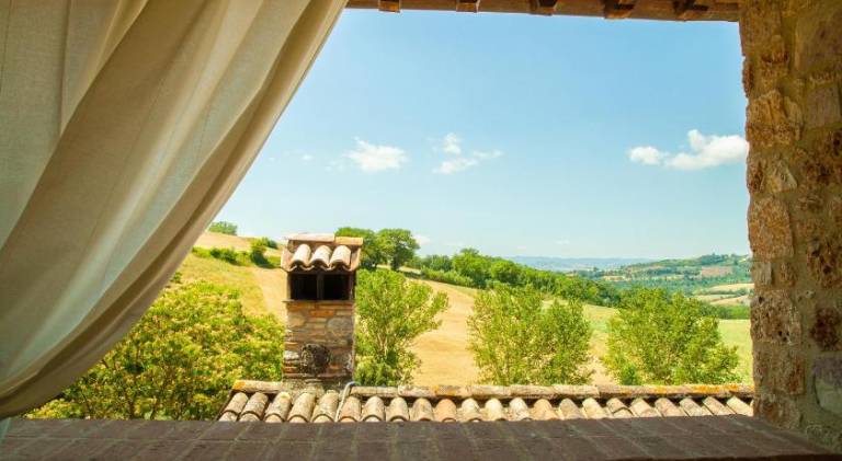Apartment with pool, patio & yard in Todi