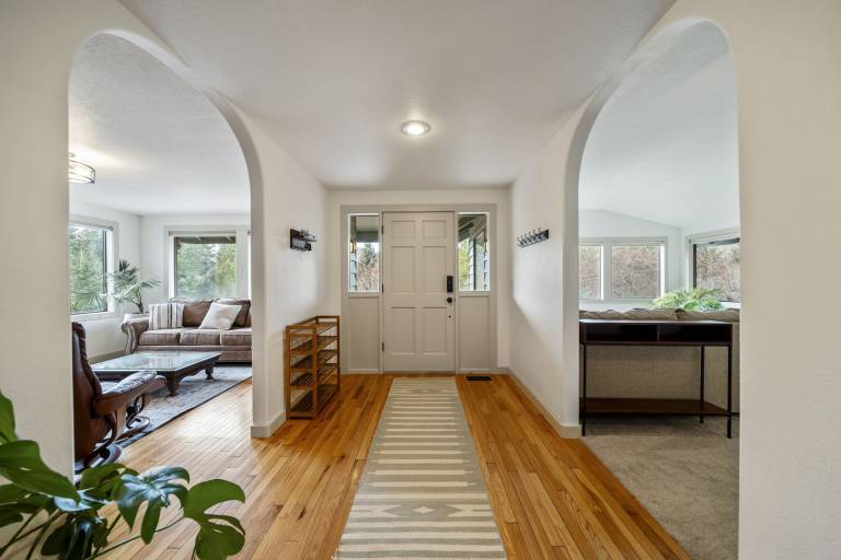 House with patio & yard — photo 3