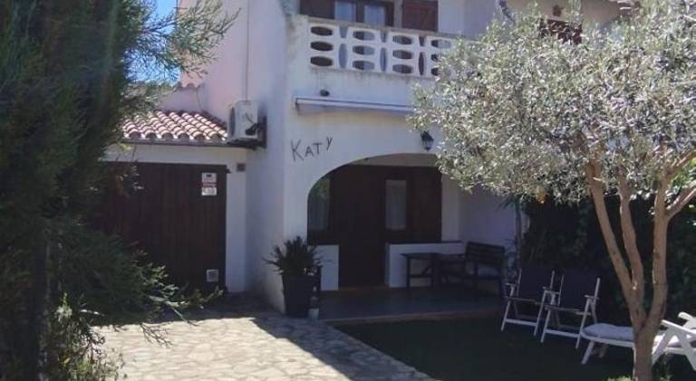 House with BBQ, garden & patio in L'Escala